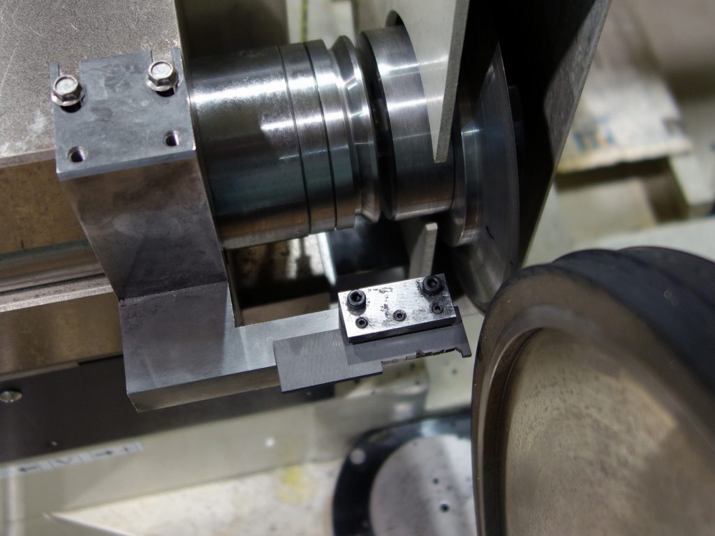 CNC砥石成形機 SAF550による加工（ダミー研削装置）